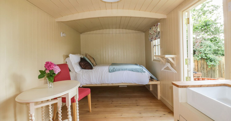 shepherd hut with hot tub